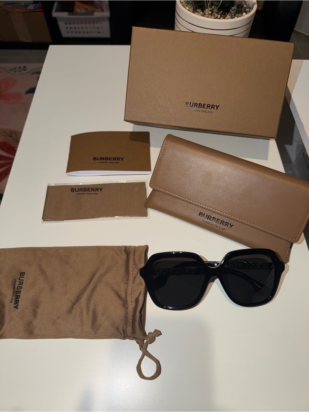 Burberry Joni Black Sunglasses with Tan Leather Case - Picture 1 of 4